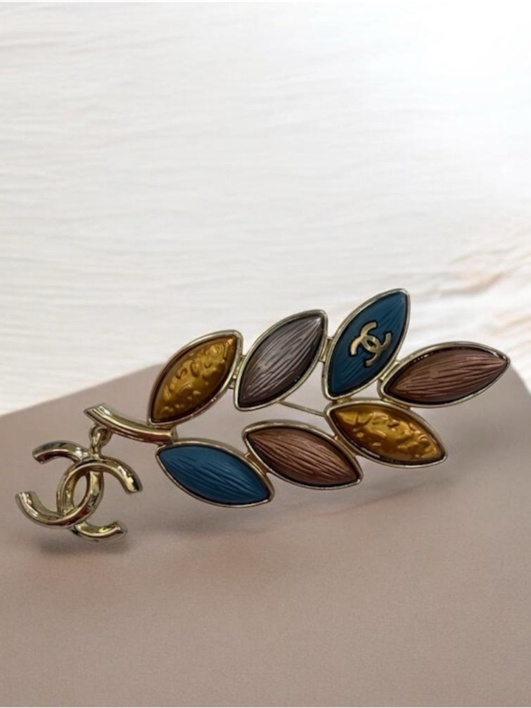 Chanel Pearl Crystal Cc Leaf Brooch In Silver